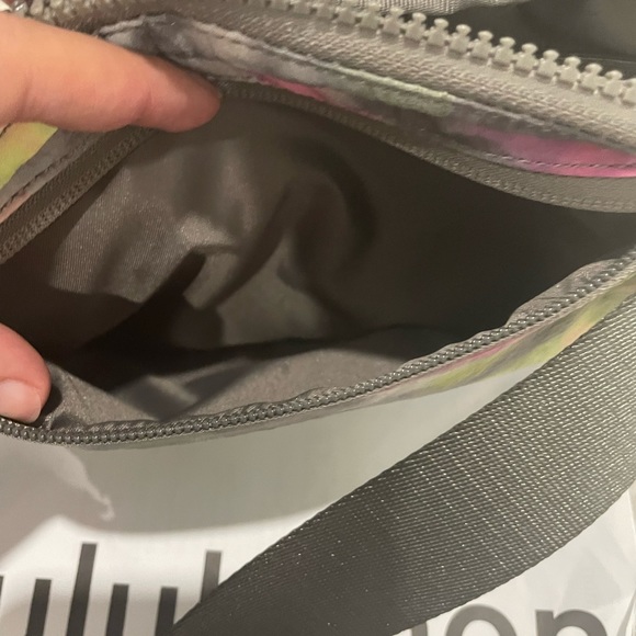 NWT Lululemon Everywhere Belt Bag Tie Dye - Picture 5 of 6